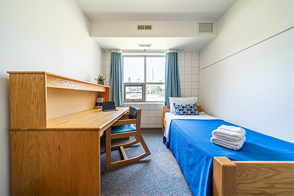 Single bed and desk in bedroom